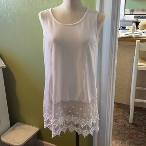 Layers by Uzden white tank with lace